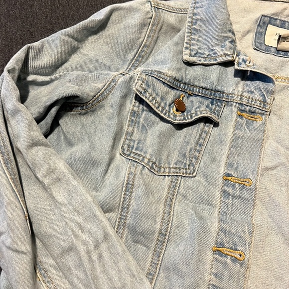 Forever 21 light denim jacket size small - Picture 9 of 12